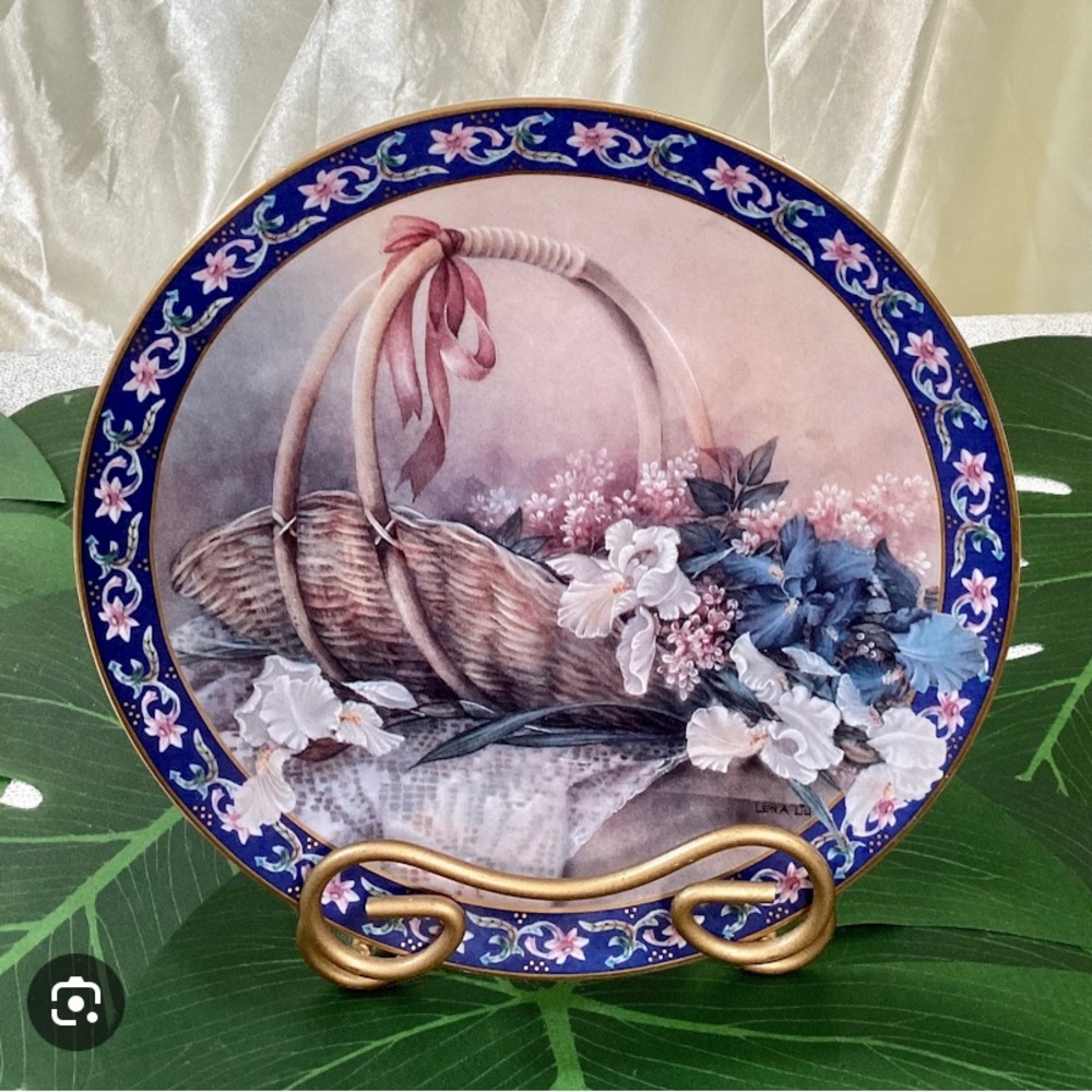 Lena Liu’s Irises Plate